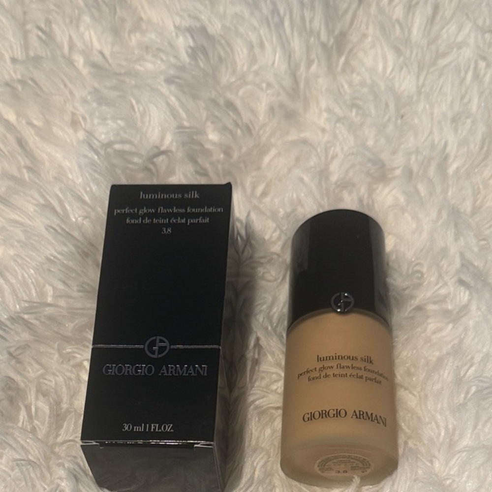 Giorgio Armani Luminous Silk Foundation -  # 3.8